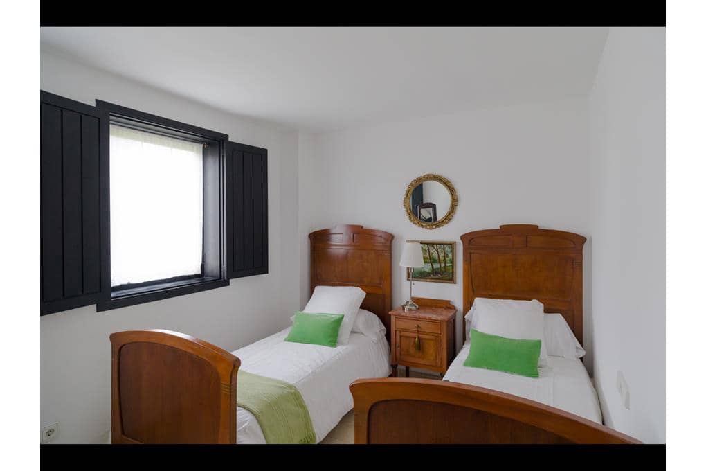 5 bedroom Villa for sale in Teo with pool garage - € 480,000 (Ref: 8912417)