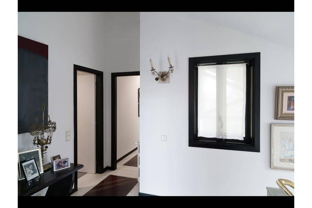 5 bedroom Villa for sale in Teo with pool garage - € 480,000 (Ref: 8912417)