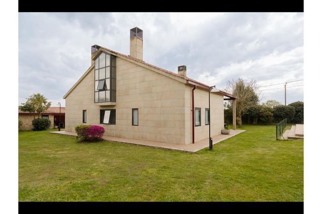 5 bedroom Villa for sale in Teo with pool garage - € 480,000 (Ref: 8912417)