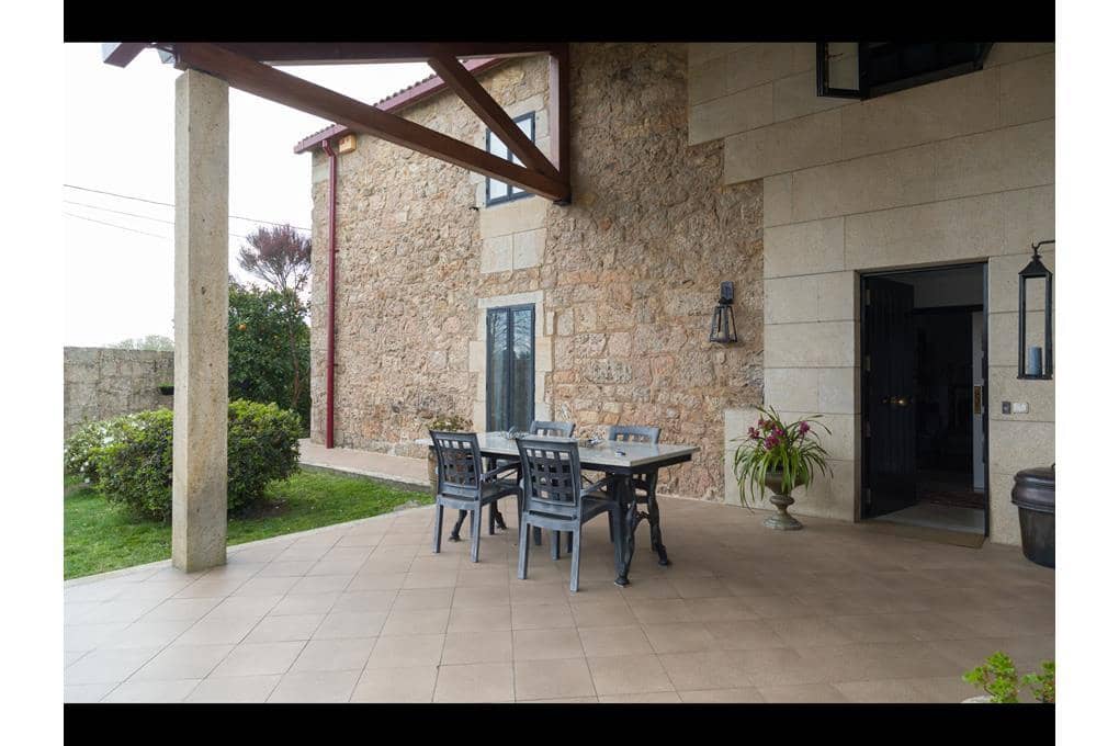 5 bedroom Villa for sale in Teo with pool garage - € 480,000 (Ref: 8912417)