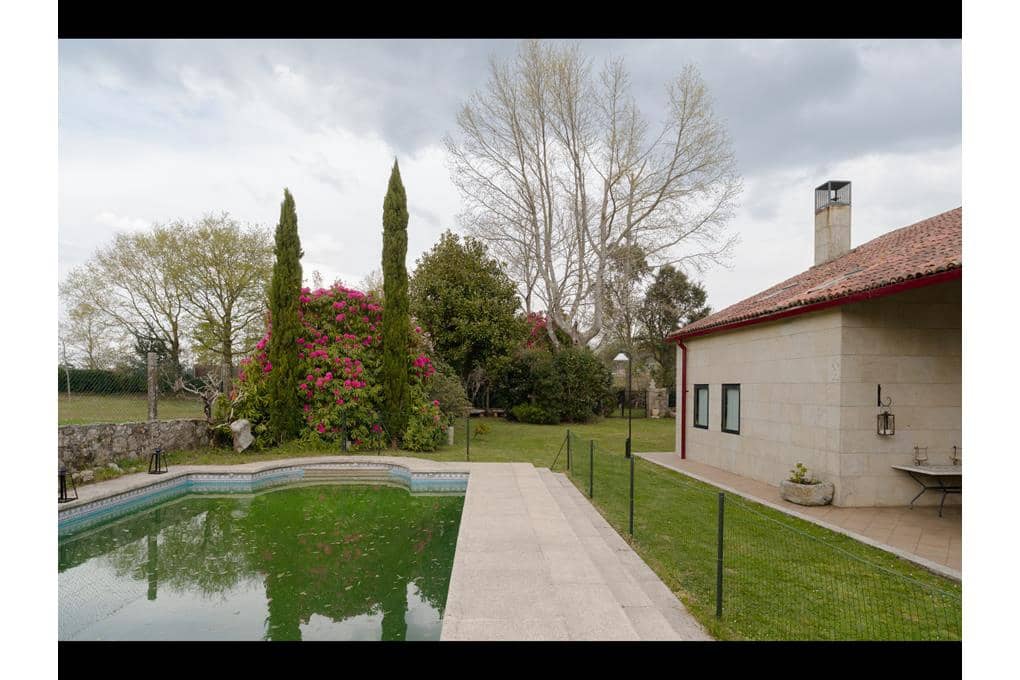 5 bedroom Villa for sale in Teo with pool garage - € 480,000 (Ref: 8912417)