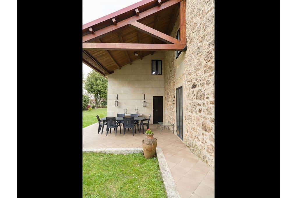 5 bedroom Villa for sale in Teo with pool garage - € 480,000 (Ref: 8912417)