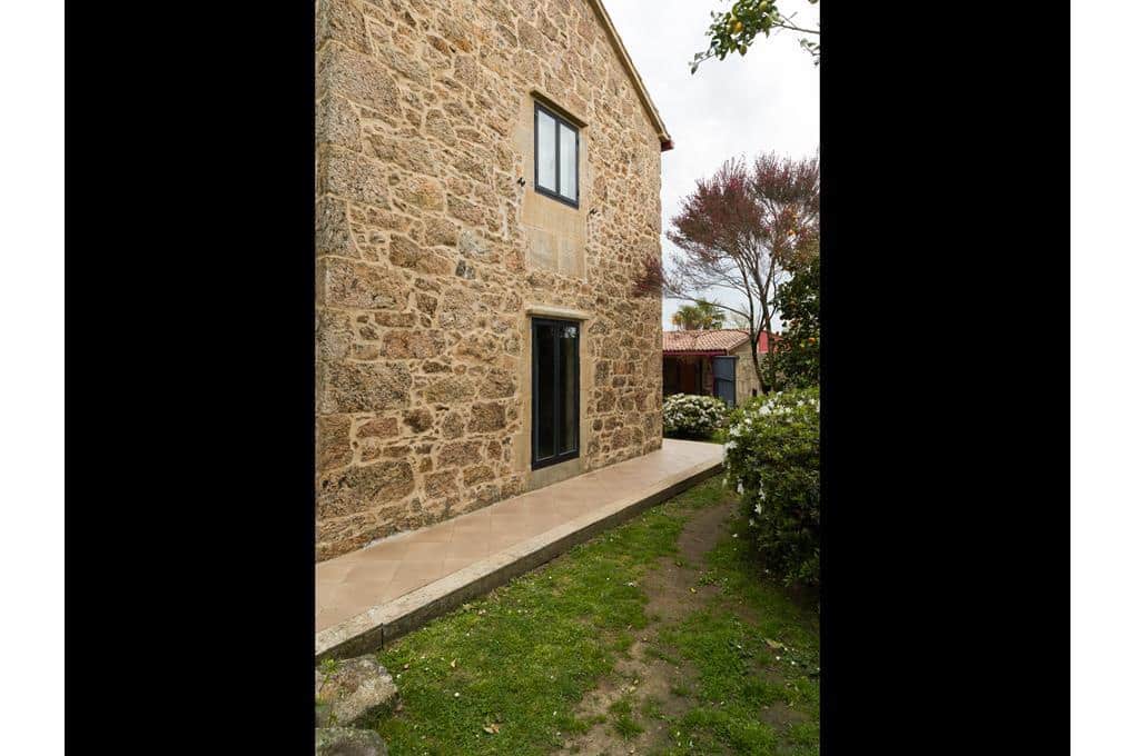 5 bedroom Villa for sale in Teo with pool garage - € 480,000 (Ref: 8912417)