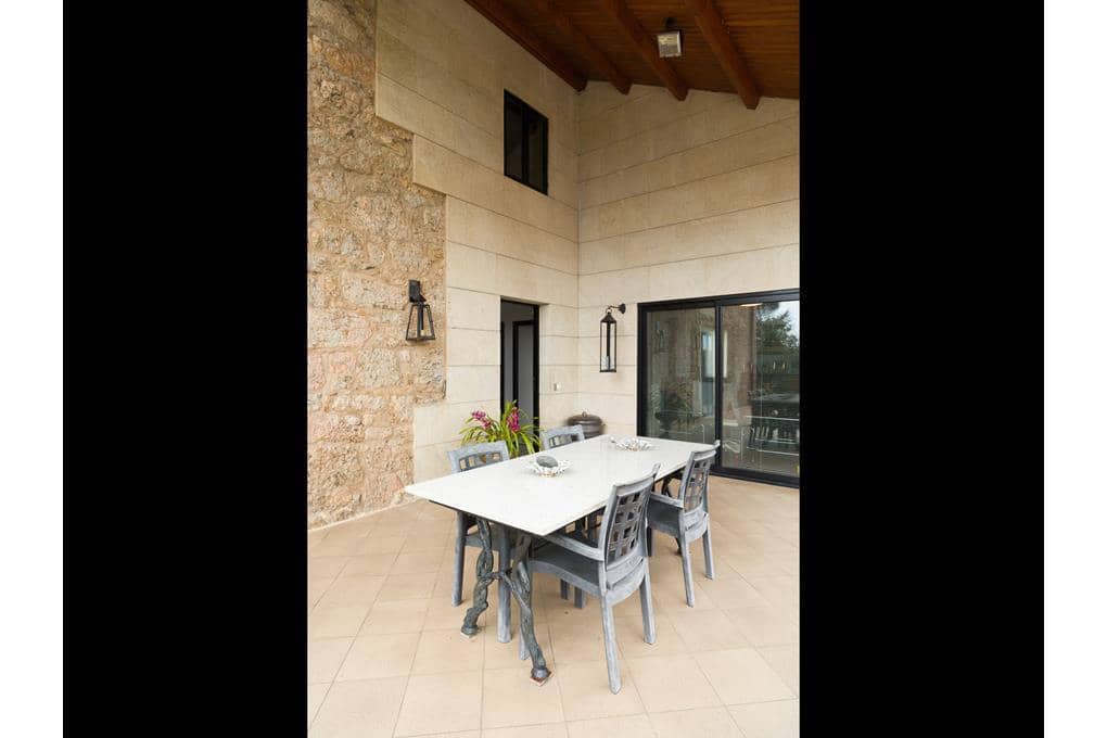 5 bedroom Villa for sale in Teo with pool garage - € 480,000 (Ref: 8912417)