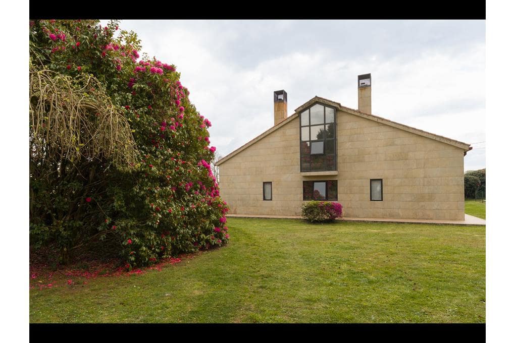 5 bedroom Villa for sale in Teo with pool garage - € 480,000 (Ref: 8912417)