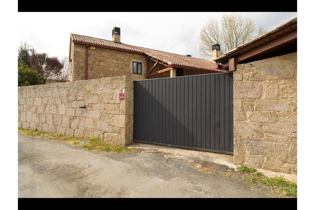 5 bedroom Villa for sale in Teo with pool garage - € 480,000 (Ref: 8912417)