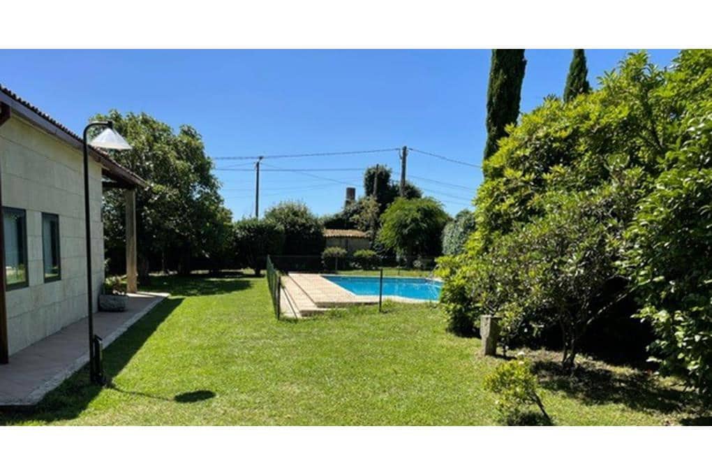 5 bedroom Villa for sale in Teo with pool garage - € 480,000 (Ref: 8912417)