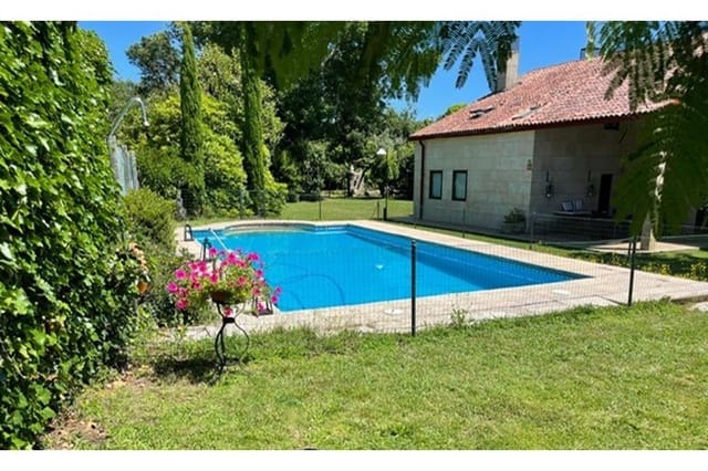 5 bedroom Villa for sale in Teo with pool garage - € 480,000 (Ref: 8912417)