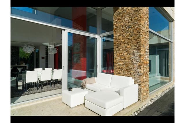 4 quarto Moradia para venda em Ames com piscina garagem - 850 000 € (Ref: 8945270)