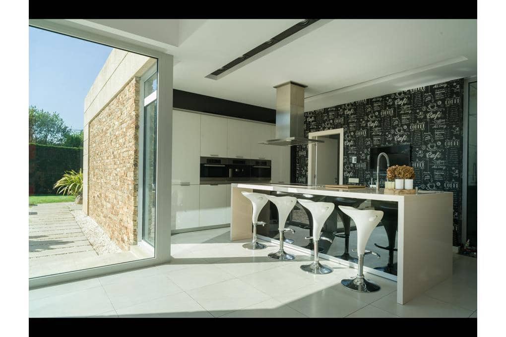 4 makuuhuone Huvila myytävänä paikassa Ames mukana uima-altaan 
autotalli - 850 000 € (Ref: 8945270)