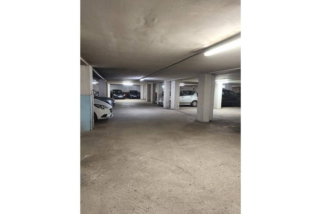Garage til salg i Santiago de Compostela - € 1.000.000 (Ref: 9043740)