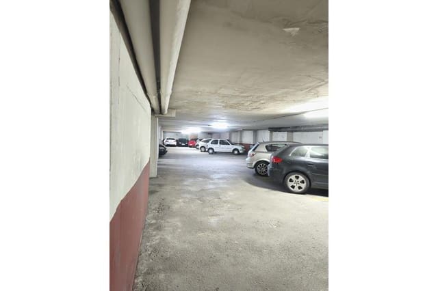 Garage for sale in Santiago de Compostela - € 1,000,000 (Ref: 9043740)