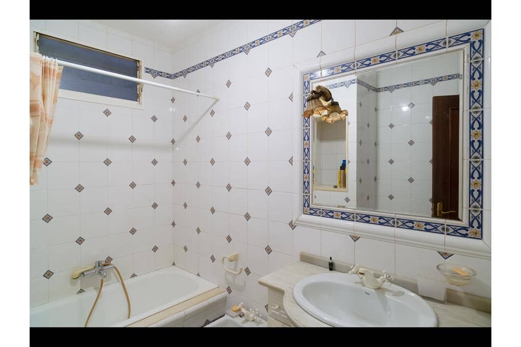 7 bedroom Townhouse for sale in Santiago de Compostela with garage - € 800,000 (Ref: 9131796)