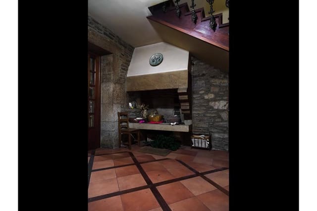 7 bedroom Townhouse for sale in Santiago de Compostela with garage - € 800,000 (Ref: 9131796)