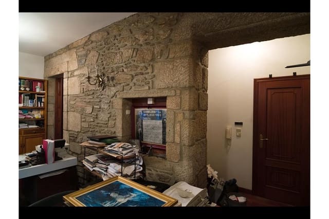 7 bedroom Townhouse for sale in Santiago de Compostela with garage - € 800,000 (Ref: 9131796)