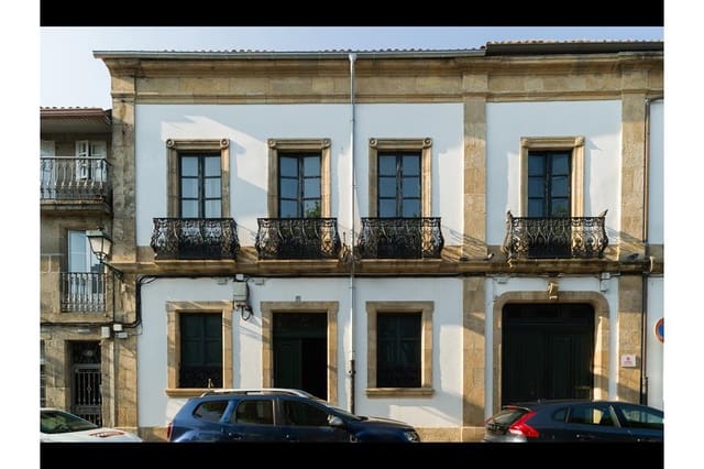 7 soveværelse Byhus til salg i Santiago de Compostela med garage - € 800.000 (Ref: 9131796)