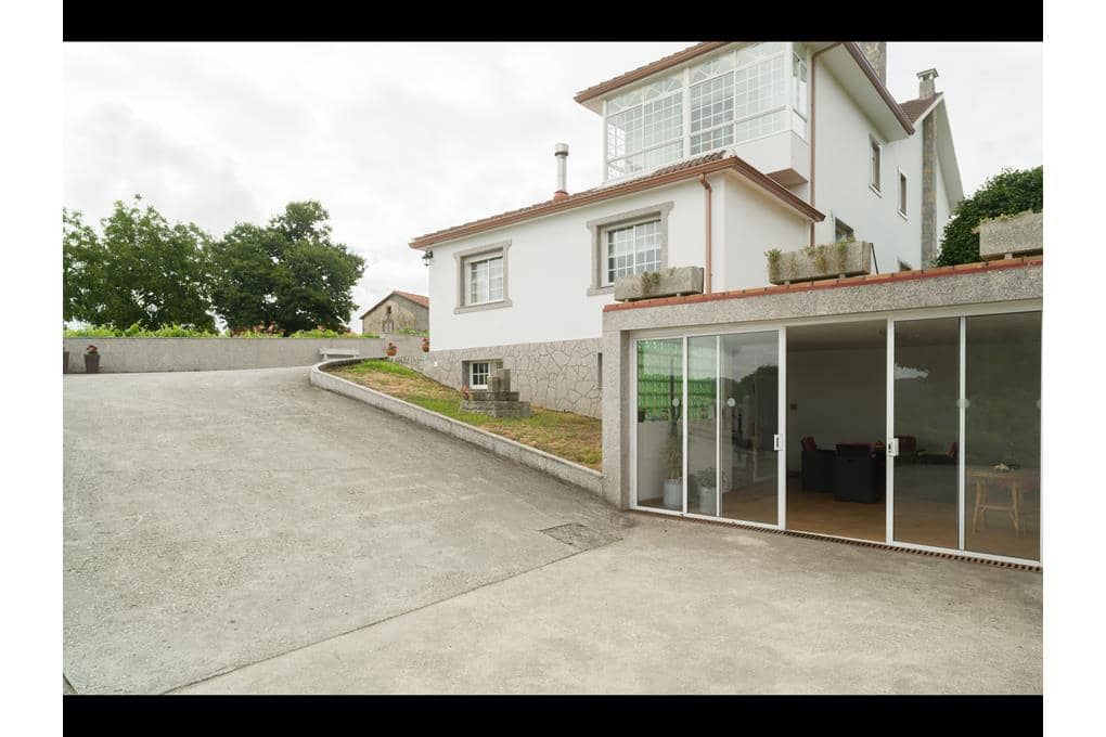 8 soveværelse Villa til salg i A Estrada med garage - € 449.000 (Ref: 9146489)