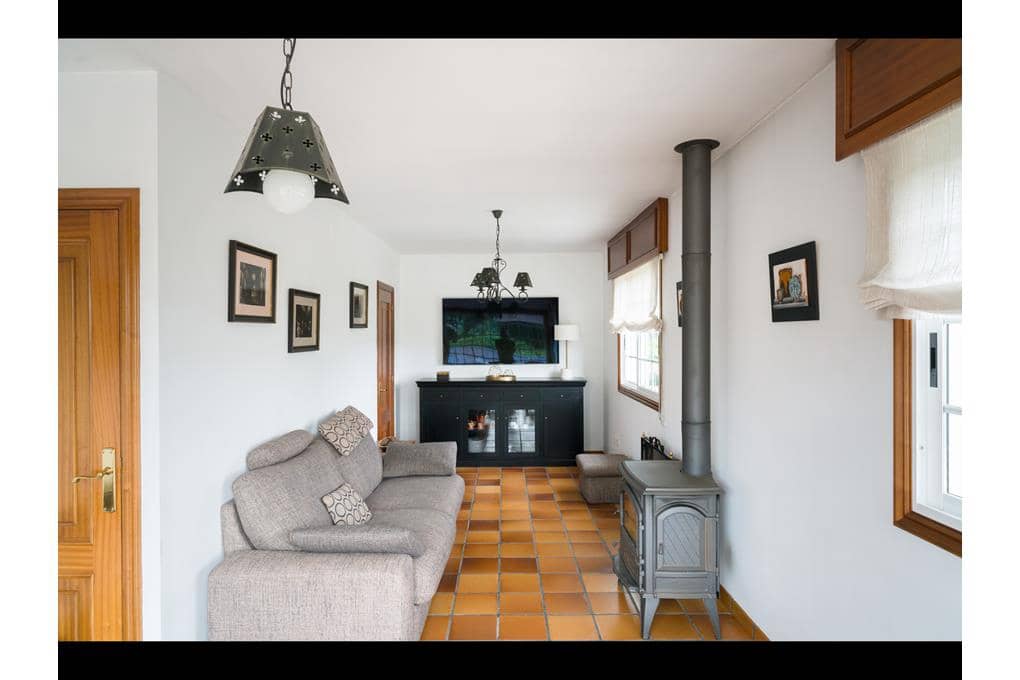 8 soveværelse Villa til salg i A Estrada med garage - € 449.000 (Ref: 9146489)