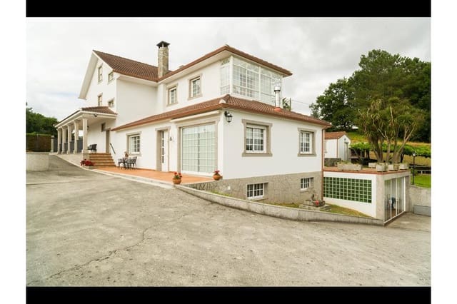 8 bedroom Villa for sale in A Estrada with garage - € 449,000 (Ref: 9146489)