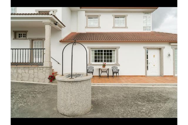 8 bedroom Villa for sale in A Estrada with garage - € 449,000 (Ref: 9146489)