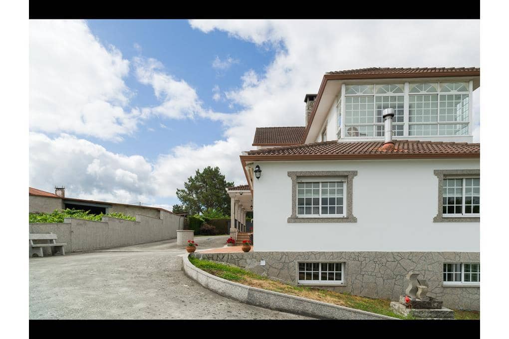 8 soveværelse Villa til salg i A Estrada med garage - € 449.000 (Ref: 9146489)