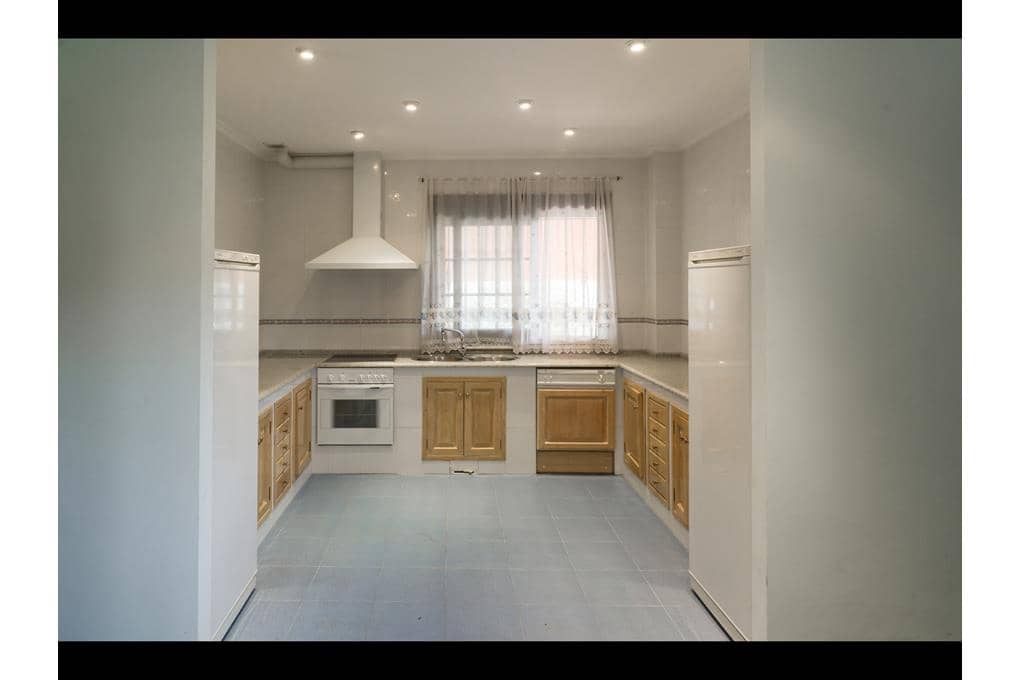 6 quarto Moradia para venda em Teo com garagem - 660 000 € (Ref: 9237299)