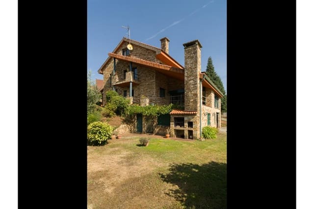 6 bedroom Villa for sale in Teo with garage - € 660,000 (Ref: 9237299)