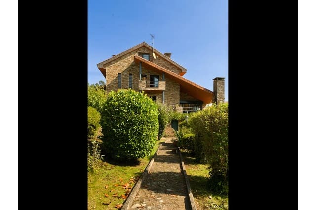 6 bedroom Villa for sale in Teo with garage - € 660,000 (Ref: 9237299)