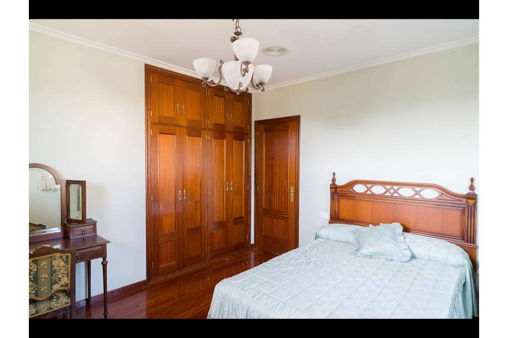 6 quarto Moradia para venda em Teo com garagem - 660 000 € (Ref: 9237299)