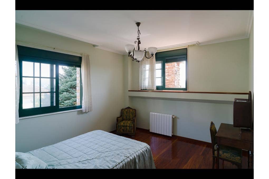 6 quarto Moradia para venda em Teo com garagem - 660 000 € (Ref: 9237299)