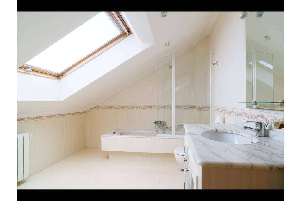 6 quarto Moradia para venda em Teo com garagem - 660 000 € (Ref: 9237299)