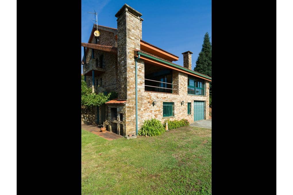 6 quarto Moradia para venda em Teo com garagem - 660 000 € (Ref: 9237299)