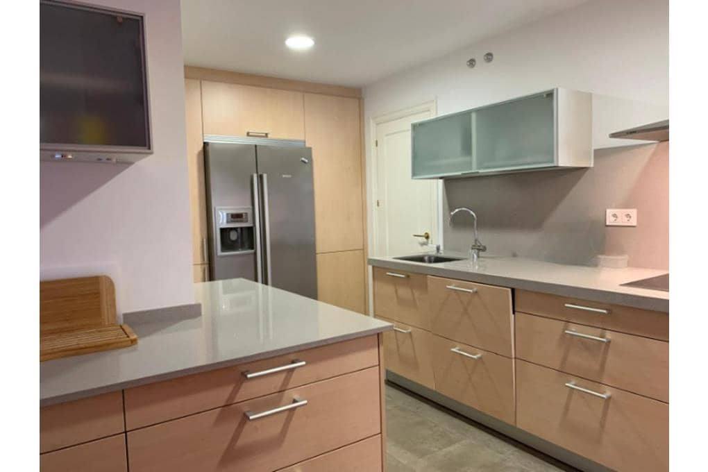 4 sovrum Lägenhet till salu i Santiago de Compostela med garage - 975 000 € (Ref: 9471705)