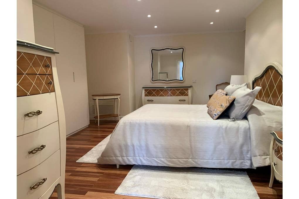 4 sovrum Lägenhet till salu i Santiago de Compostela med garage - 975 000 € (Ref: 9471705)