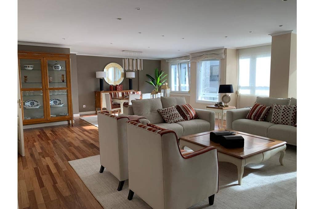 4 sovrum Lägenhet till salu i Santiago de Compostela med garage - 975 000 € (Ref: 9471705)