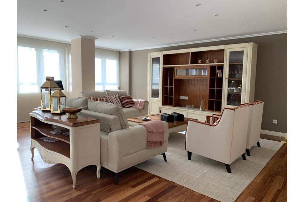 4 sovrum Lägenhet till salu i Santiago de Compostela med garage - 975 000 € (Ref: 9471705)