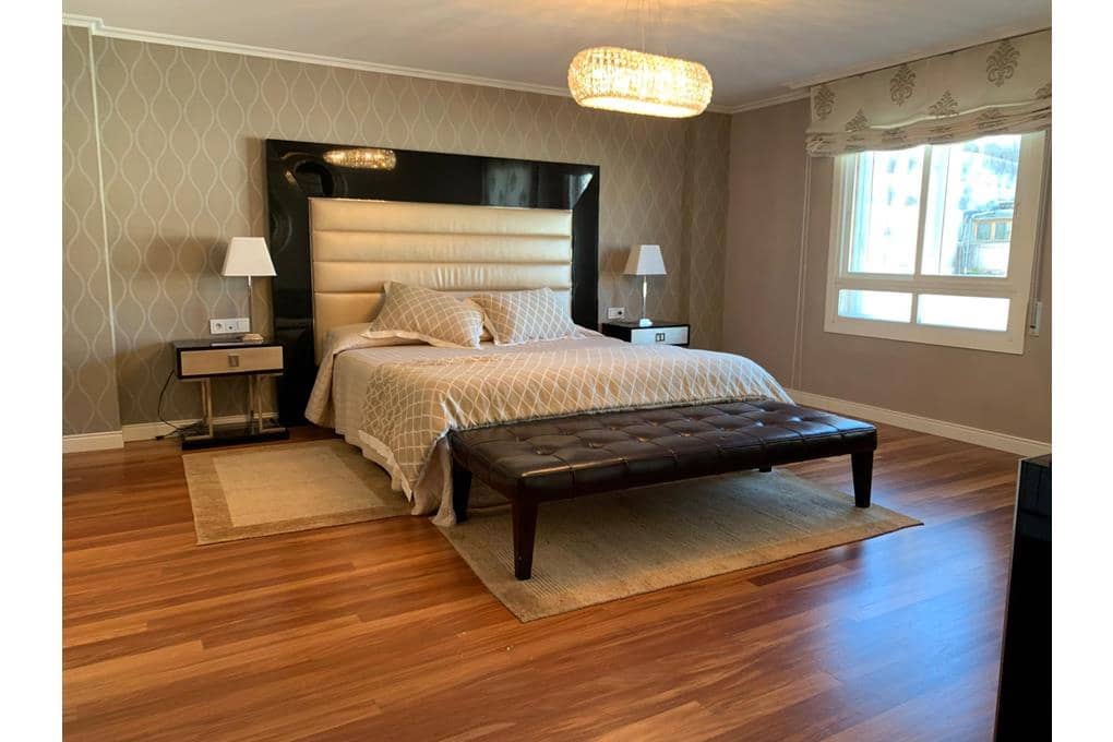 4 sovrum Lägenhet till salu i Santiago de Compostela med garage - 975 000 € (Ref: 9471705)