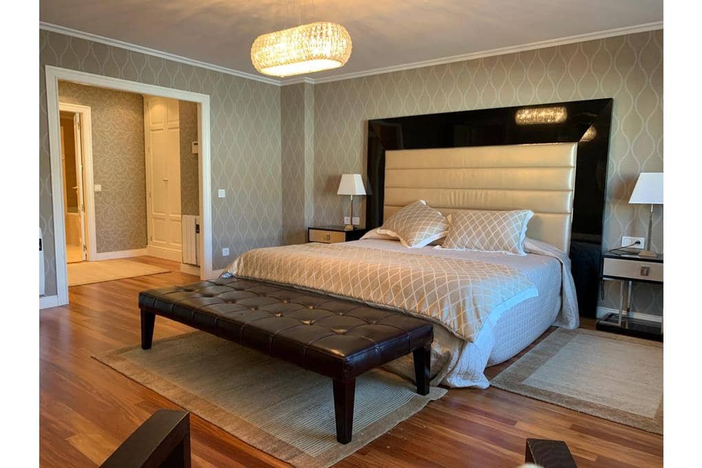 4 sovrum Lägenhet till salu i Santiago de Compostela med garage - 975 000 € (Ref: 9471705)