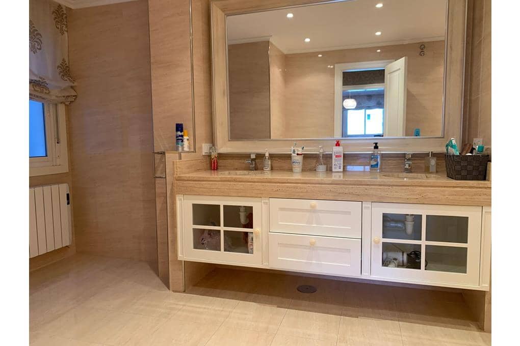 4 sovrum Lägenhet till salu i Santiago de Compostela med garage - 975 000 € (Ref: 9471705)