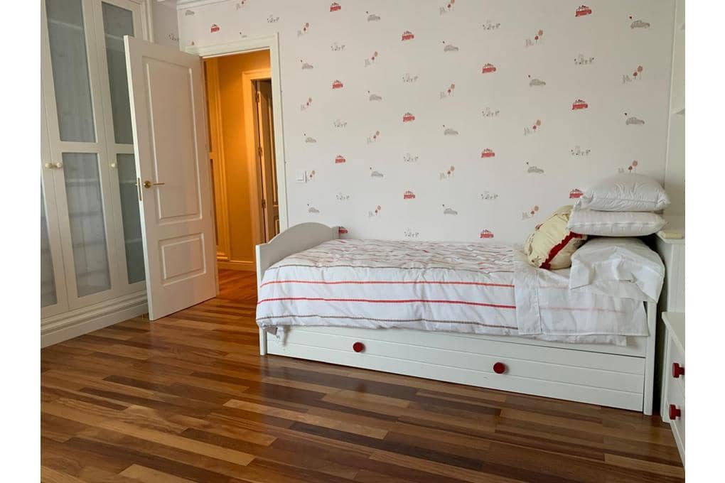 4 sovrum Lägenhet till salu i Santiago de Compostela med garage - 975 000 € (Ref: 9471705)