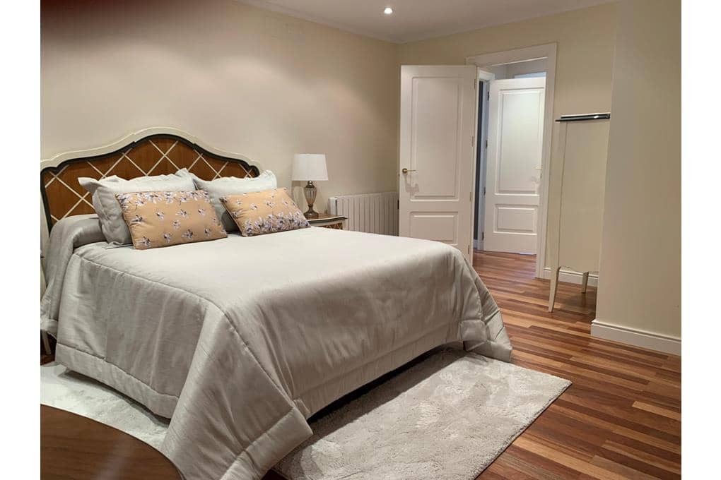 4 sovrum Lägenhet till salu i Santiago de Compostela med garage - 975 000 € (Ref: 9471705)