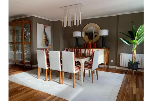 Piso de 4 habitaciones en Santiago de Compostela en venta con garaje - 975.000 € (Ref: 9471705)