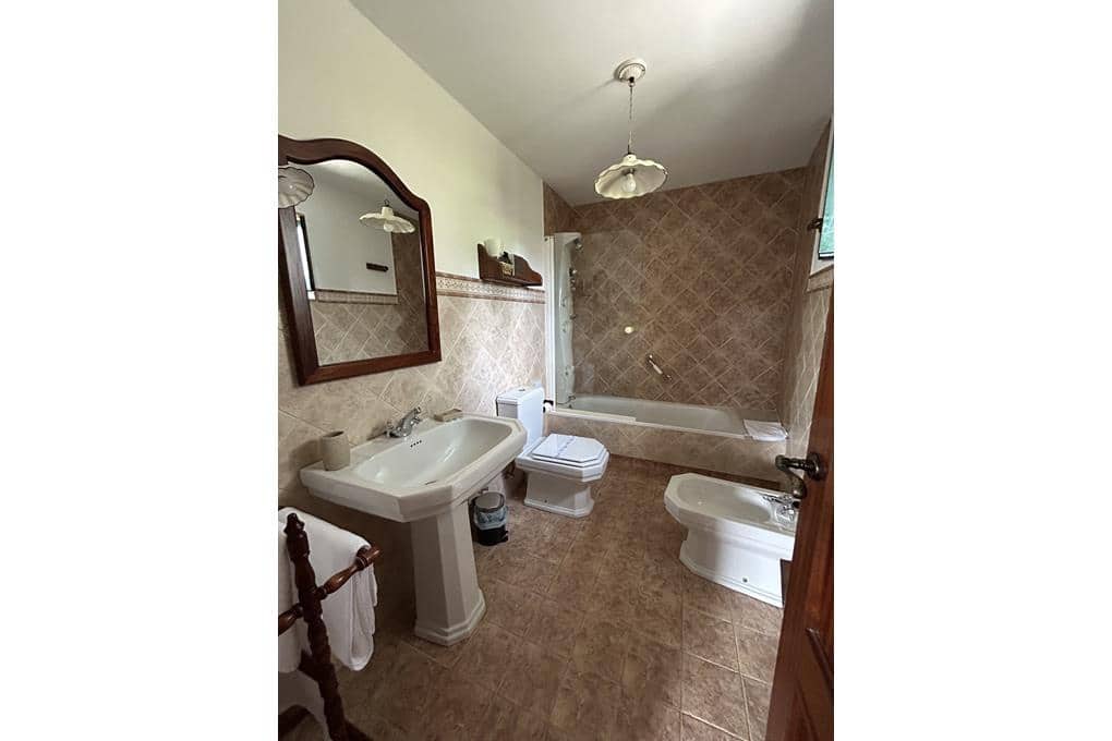 8 bedroom Guesthouse/B & B for sale in Ames with garage - € 690,000 (Ref: 9511117)