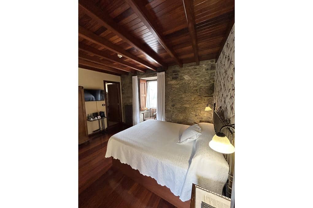 8 bedroom Guesthouse/B & B for sale in Ames with garage - € 690,000 (Ref: 9511117)