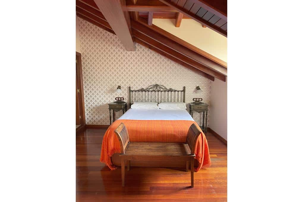 8 bedroom Guesthouse/B & B for sale in Ames with garage - € 690,000 (Ref: 9511117)