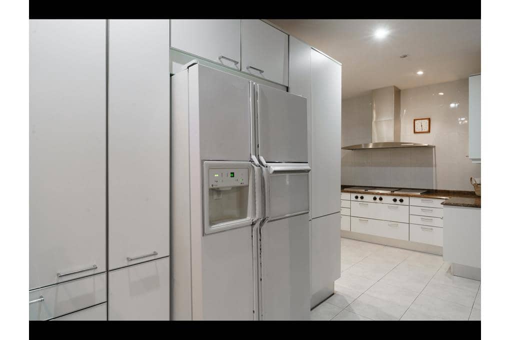 Casa de 5 habitaciones en Padrón en venta con piscina garaje - 1.300.000 € (Ref: 9550042)