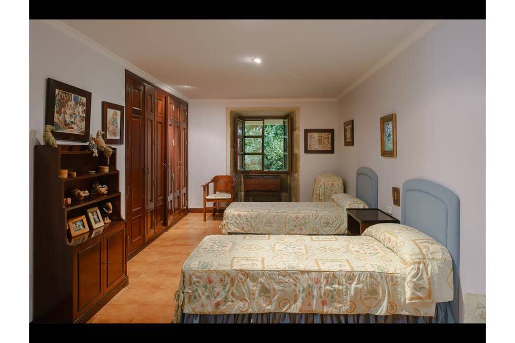 Casa de 5 habitaciones en Padrón en venta con piscina garaje - 1.300.000 € (Ref: 9550042)