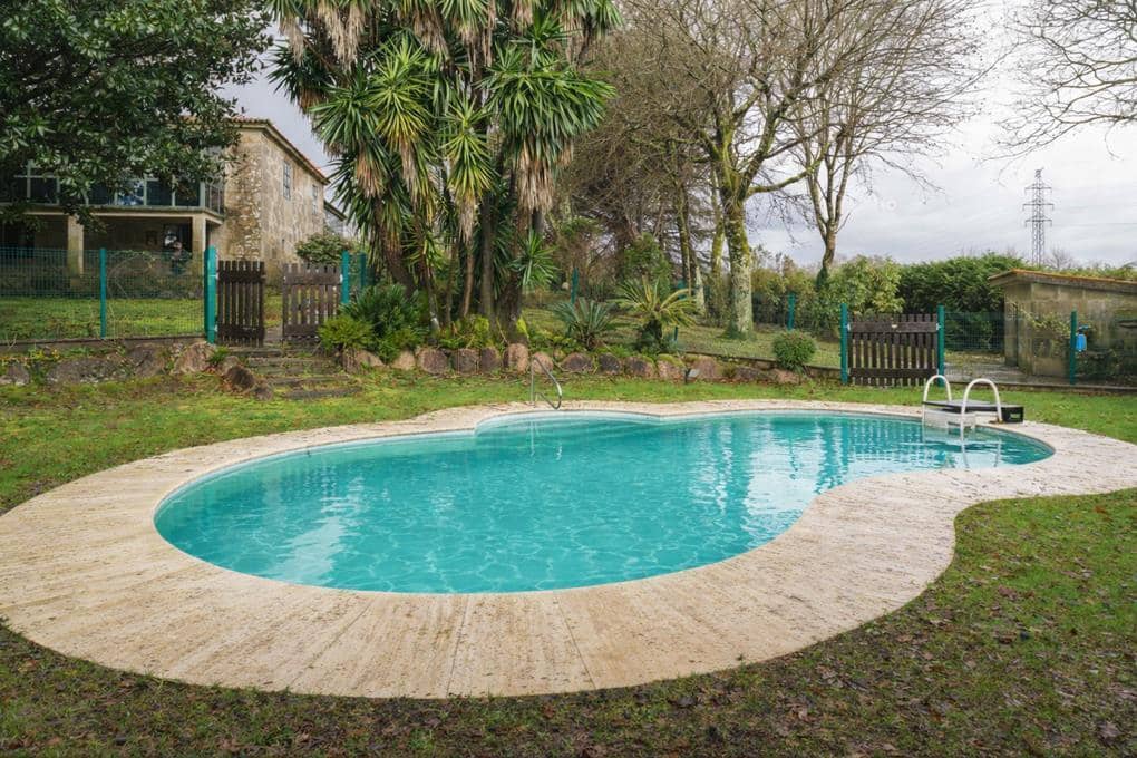 Casa de 5 habitaciones en Padrón en venta con piscina garaje - 1.300.000 € (Ref: 9550042)