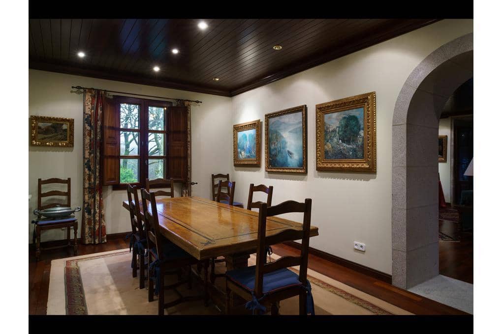 Casa de 5 habitaciones en Padrón en venta con piscina garaje - 1.300.000 € (Ref: 9550042)