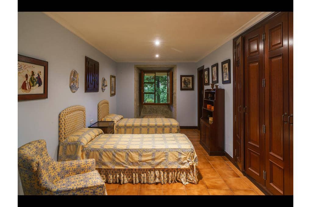 Casa de 5 habitaciones en Padrón en venta con piscina garaje - 1.300.000 € (Ref: 9550042)